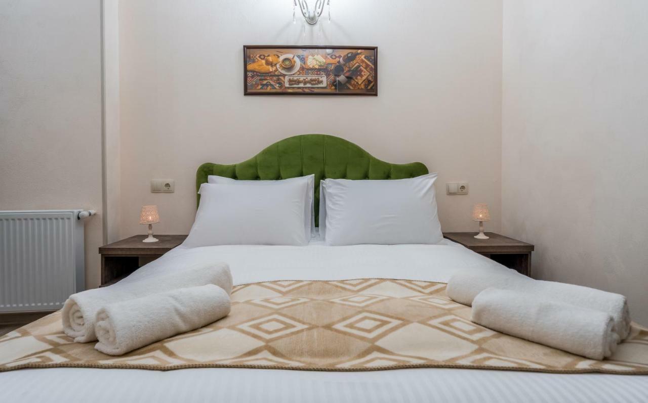 Hotel Golden Light *