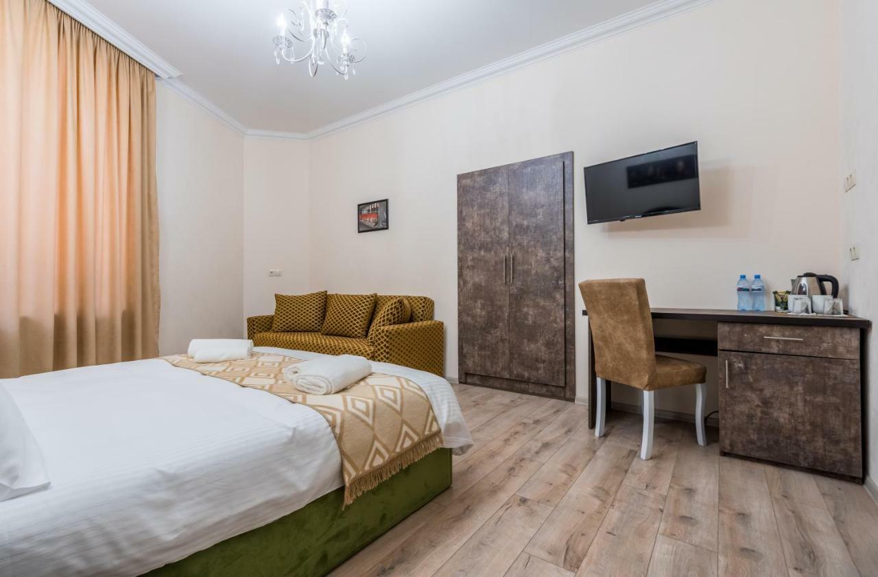 Hotel Golden Light *